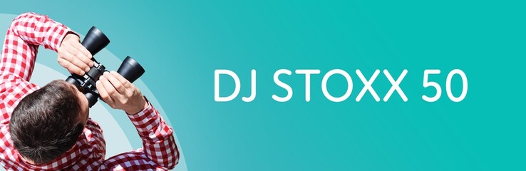 Fototapeta premium DJ STOXX 50. Mann bei Beobachtung mit Fernglas. Fokus auf Text/Wort. Panorama Format. Hintergrund blau/türkis.