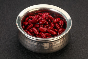 Red baked kidney in the bowl
