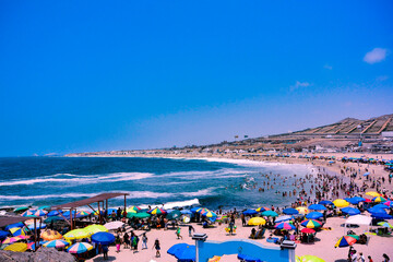 Las playas de lima son magicas a las orillas del pacifico 
lima punta negra