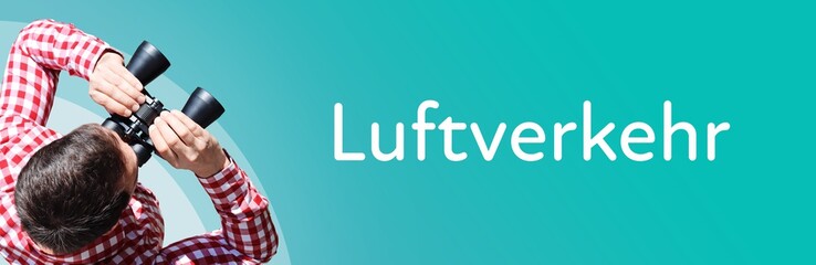 Luftverkehr. Mann bei Beobachtung mit Fernglas. Fokus auf Text/Wort. Panorama Format. Hintergrund...