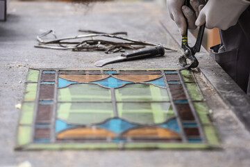 meester glasmaker kunst glas in lood ambachtsman restauratie kleur glas workshop