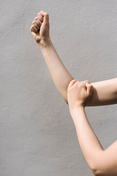 Italian umbrella gesture