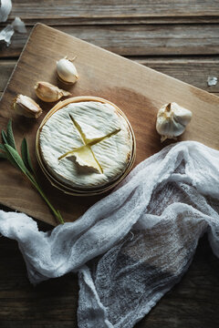 Baked camembert with herbs and garlic