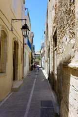 Fototapeta na wymiar narrow street and old buildings of the old city