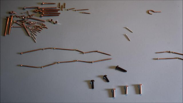 Schrauben im Kurzfilm bauen ein Haus, Comic animation mit Schrauben f&uuml;rs Heimwerken und Selbstmachen, Kurzzeichentrick f&uuml;r Baumarkt, Heimwerkermarkt