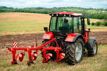 Agricultural plow for deep plowing