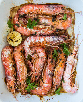 Baked prawns with garlic and parsley