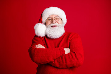 Naklejka premium Photo of positive old man retired pensioner in santa claus headwear cross hands enjoy merry advent miracle x-mas event wear jumper isolated over bright shine color background