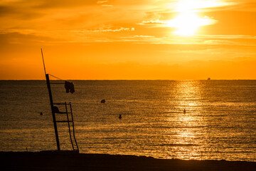Atardecer en el mar 