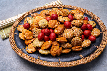 Tasty asian vegetarian appetizer, crunchy rice en peanuts snacks from Japan