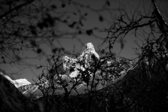 Mt. Amadablam(6,812 metres), Sagarmatha National Park, Everest Region, Nepal.