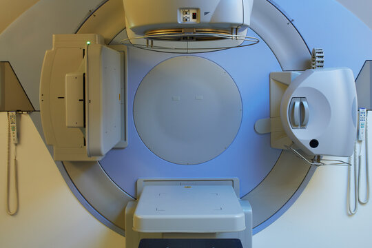 Radiotherapy device for cancer treatment