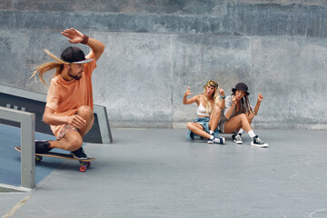 Summer. Skater Friends Skateboarding At Skatepark. Guy And Girls In Casual Outfit Having Fun Outdoor. Happy People Training With Skateboards On Concrete Ramp. Extreme Sport As Urban Lifestyle.