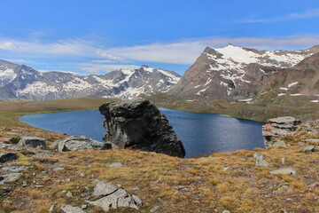 Obraz premium Lovely lakes nestled in the Gran Paradiso National Park.