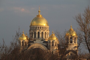 Fototapeta na wymiar russian orthodox cathedral with golden domes