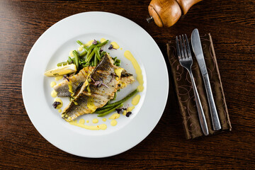 walleye fillet and asparagus