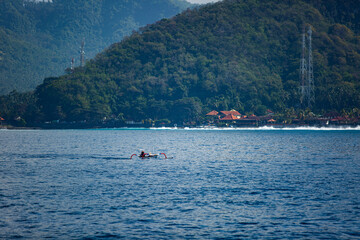 Fototapeta na wymiar small boat floats on water with amazing mountain views