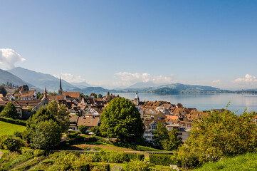 Stadt Zug, Stadt, Zug, Altstadt, St. Oswald, Kirche, Zytturm, Guggi, Rosengarten, Spazierweg, Zugerberg, Zugersee, Berge, Rigi, Sommer, Zentralschweiz, Schweiz