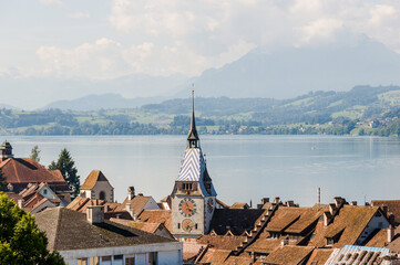 Stadt Zug, Zytturm, Turm, Zugersee, Altstadt, Altstadthäuser, Guggi, Aussichtsberg, Schifffahrt, Berge, Stadtrundgang, Sommer, Schweiz © bill_17
