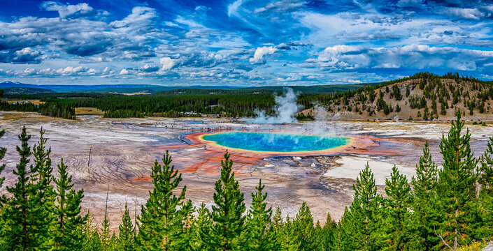 grand prismatic spring in yellowstone national park in wyoming