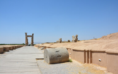Fototapeta na wymiar Army way and Gate of All Nations in Persepolis, view from the inside
