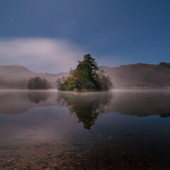 Fototapeta na wymiar moon light on the lake