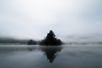Obraz na płótnie Canvas fog on the lake