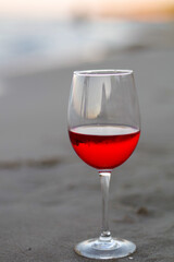 Un bicchiere in spiaggia