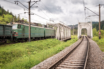 Obraz premium cargo train and railway bridge