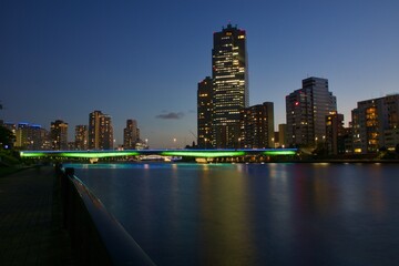 Naklejka premium 佃大橋ライトアップ 隅田川夜景 佃島