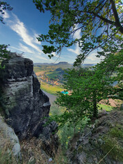 BASTEI. FORMACJA SKALNA PARKU NARODOWEGO SASKIEJ SZWAJCARII, W GÓRACH POŁABSKICH. NIEMCY