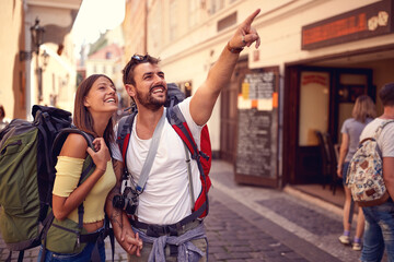 Young tourist couple enjoying the city landmarks