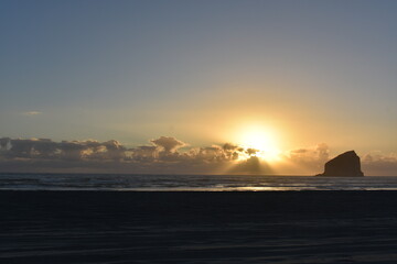 Obraz premium sunset over the sea