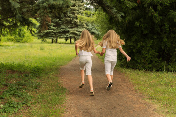 two sisters running