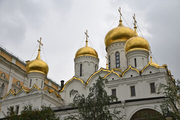 Fototapeta na wymiar Bulbes dorés du Kremlin à Moscou, Russie
