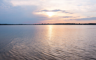 Obraz premium Scenic sunset over the lake