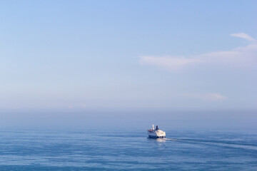 Naklejka premium Big ship goes out of the Dover port on sunset