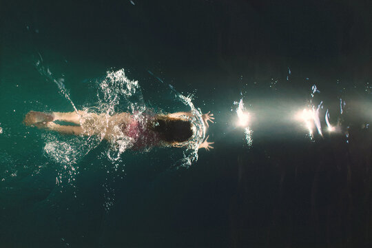 Overhead view of girl swimming in lake