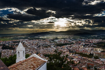 Paisaje ciudad con alto contraste