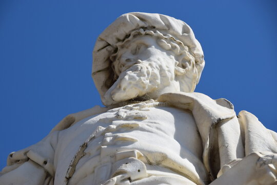 Juan Sebasti&aacute;n Elcano, Entdecker und Weltumsegler: Statue in Getaria