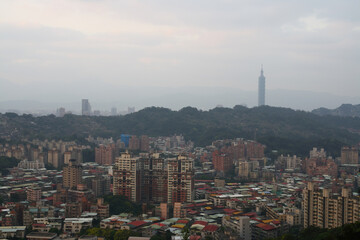 Naklejka premium Cloudy view of the JeiMi cityscape from Xianjiyan