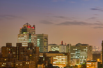 Obraz premium Twilight high angle view of the Taipei cityscape