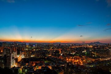 Fototapeta na wymiar High angle view of the Taipei Jingmei cityscape from Xianjiyan