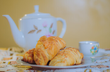 Teaa¡ time with homemade bread.