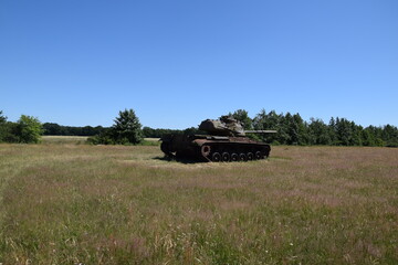 Panzer auf dem Panzerfeld in der Gemeinde Wahn