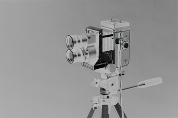 Analogkamera alt Kamera retro Mittelformat Film Stativ Studio zweiäugig professionell profi Sammlerstück Leder hochwertig stilvoll Hintergrund grau orange