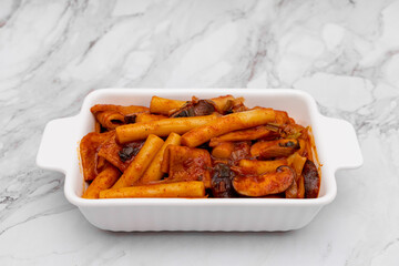 매콤하고 맛있는 떡볶이 - 한국의 국민 간식