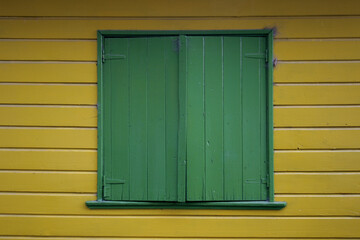 Obraz na płótnie Canvas window green yellow argentina abstract