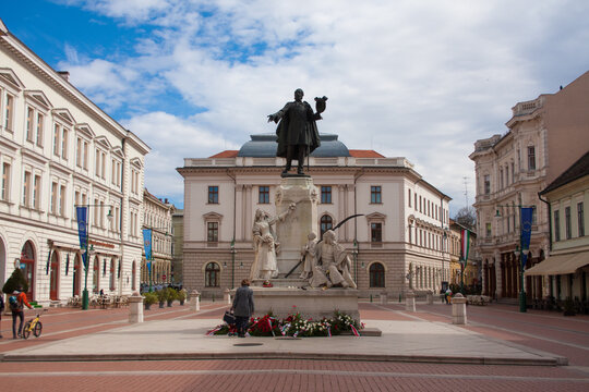 Szeged, Hungary, Statue of Lajos Kosuth, Klauzal square