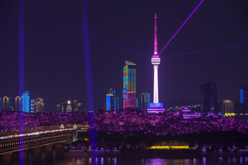 Fototapeta premium Wuhan Yangtze River and city night and light show scenery